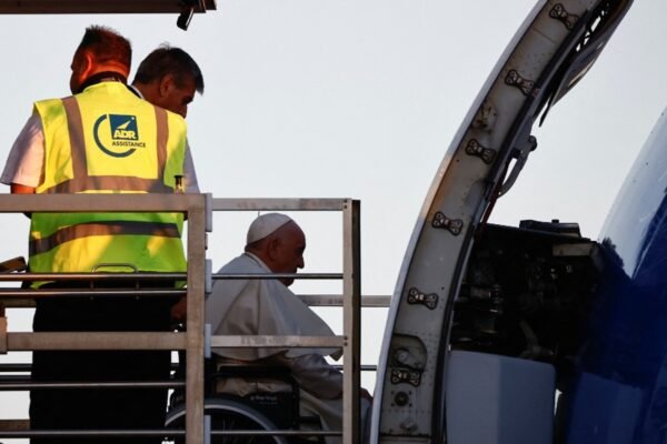 Papa inicia viagem ao Cazaquistão, seu 38º destino internacional