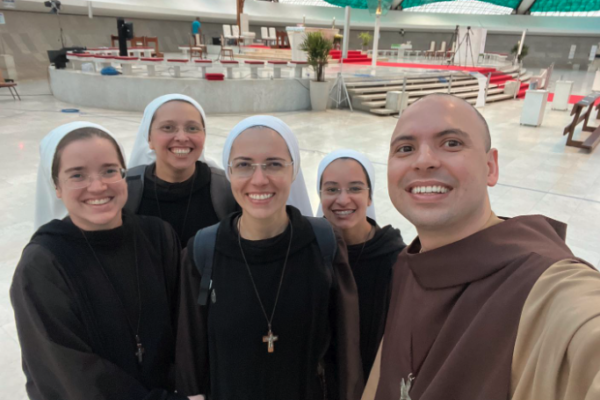 Quem é Frei Gilson? Conheça o Missionário Que Inspira Milhares de Fiéis